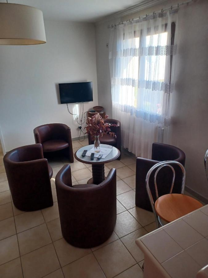 Apartamento Dynamique Et Splendide Bourgoin-Jallieu Exterior foto