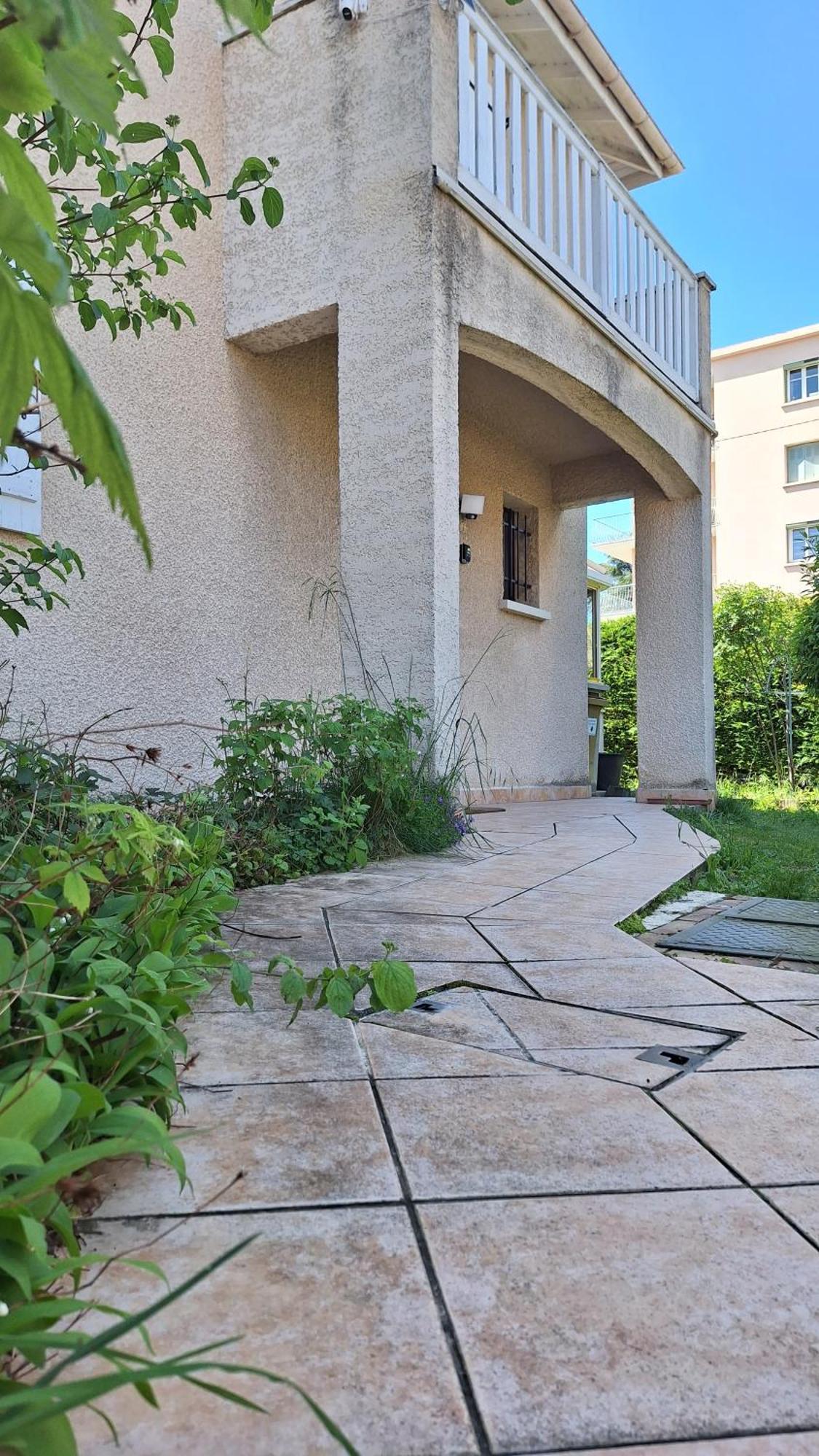 Apartamento Dynamique Et Splendide Bourgoin-Jallieu Exterior foto